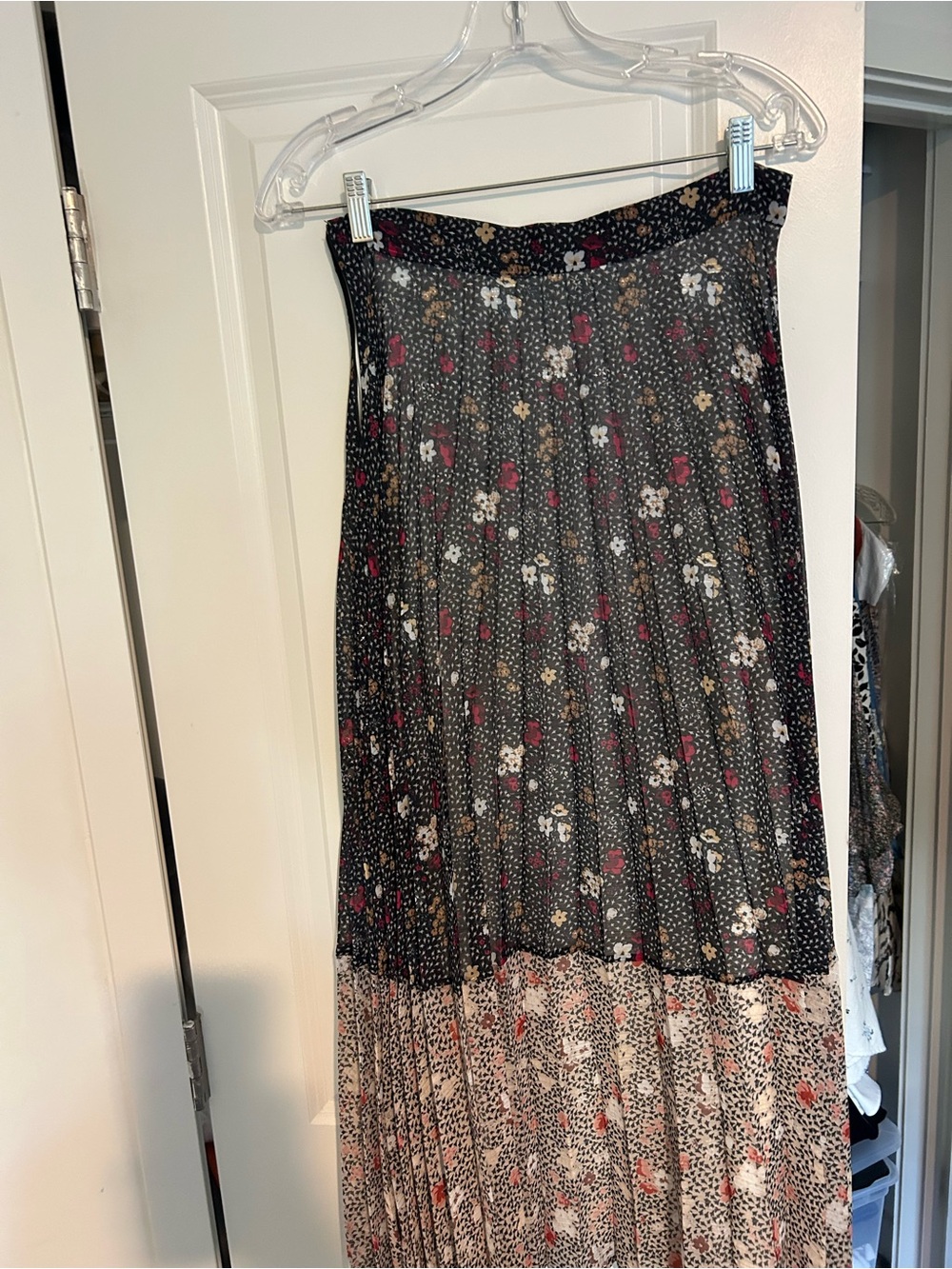Pleated Two-Tone Floral Maxi Skirt - Black and Cream